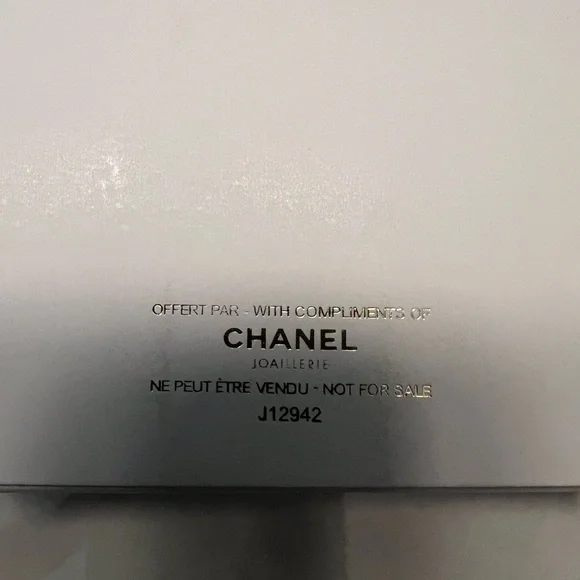 NIB Chanel Coco Crush Black Cellphone Case/ Crossbody - Picture 7 of 9